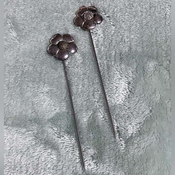 Pair of Vintage Forged Steel Flower Pins – Versatile for Hair, Hats or Clothing - Picture 6 of 17
